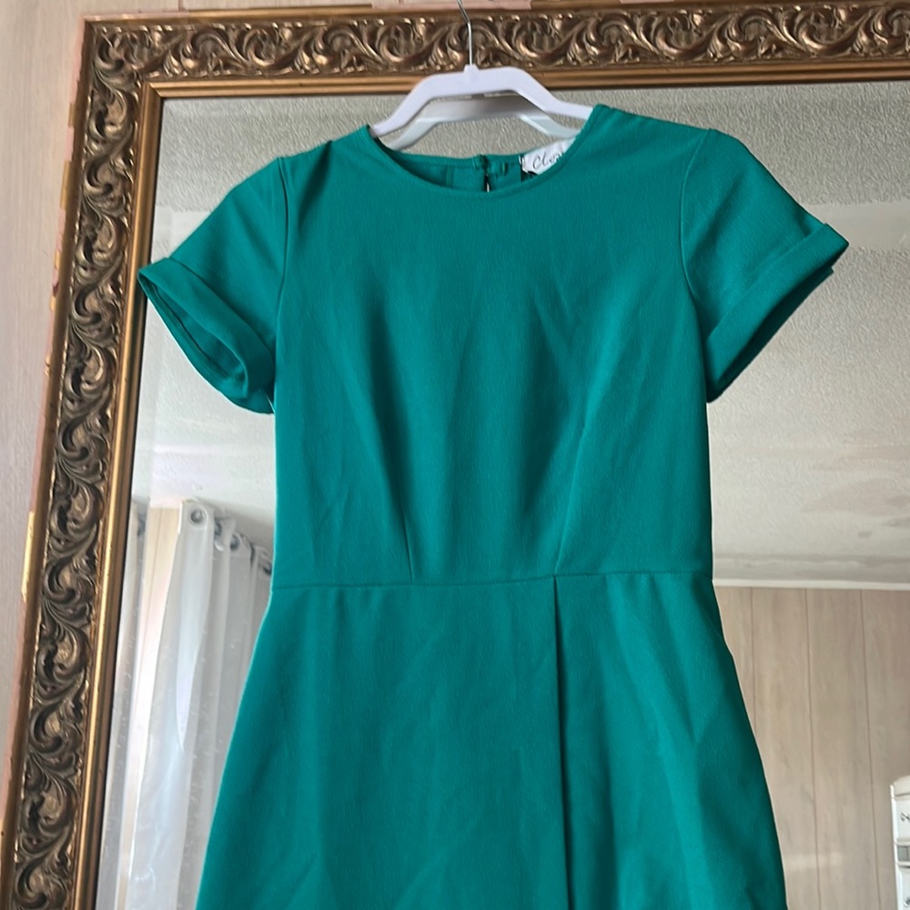 Green short sleeve dress